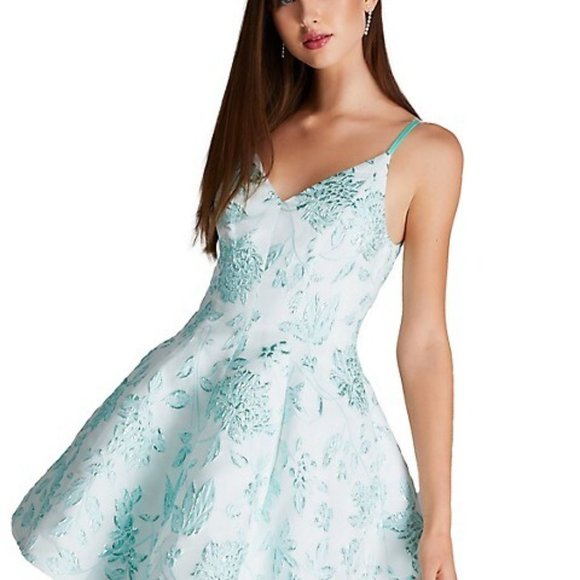 NWT Le Chateau V-neck Spaghetti Strap Fit Flare Jacquard Floral Foil Mini dress - Picture 2 of 9